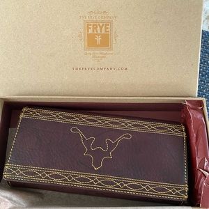 FRYE Women’s Campus Stitch Wallet-walnut color